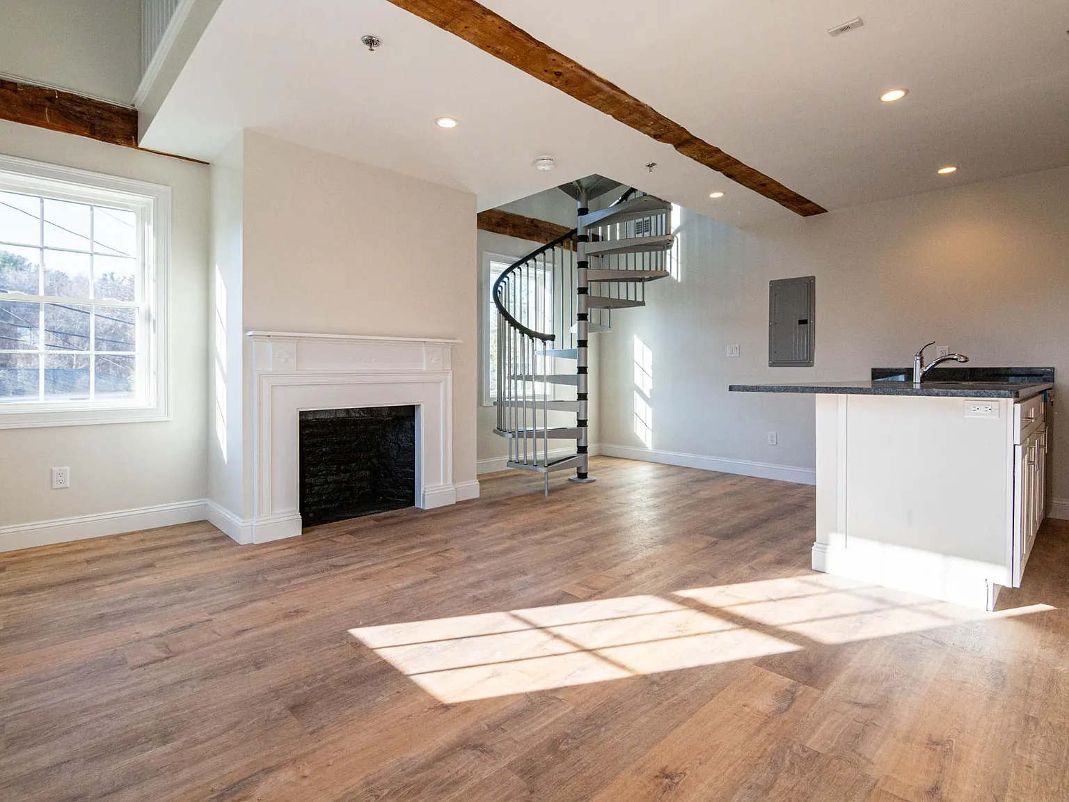 1 bed, 650 sqft, $2,450 — Photo 3