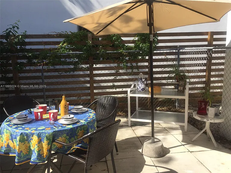 1160 SW 22nd Ter — Photo 24