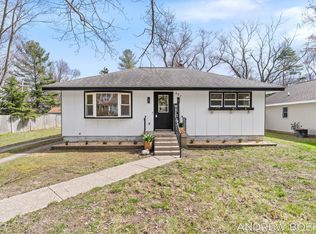 607 Central Bay Ave, Holland, MI 49423