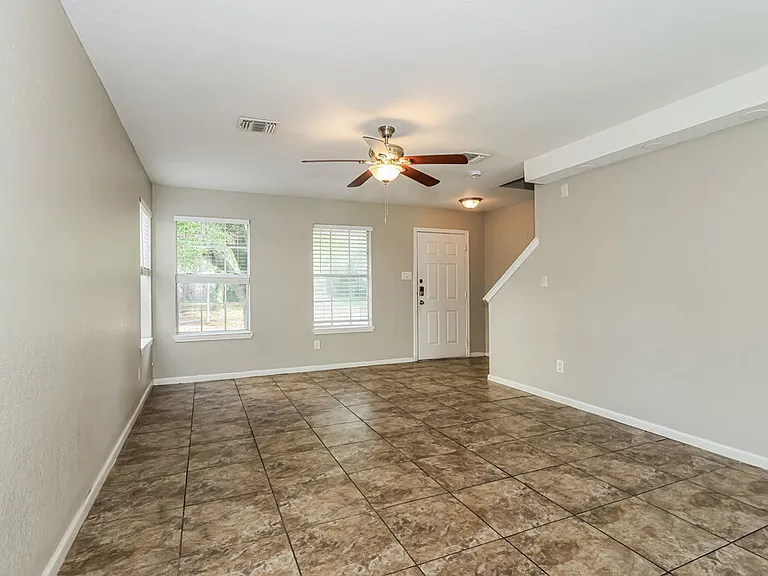 2130 Whittier Dr — Photo 7