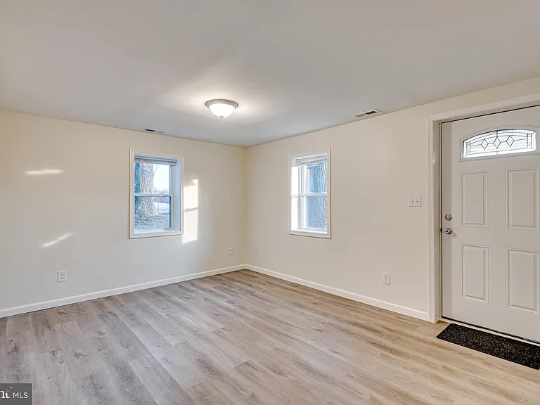 1558 Bay Head Rd — Photo 5