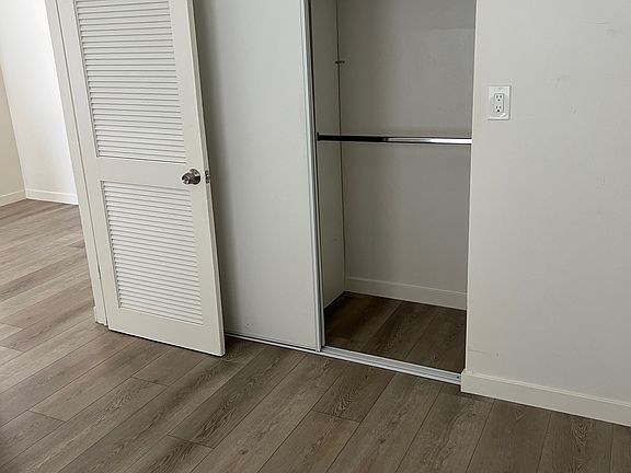 3rd image of 380 4th Ave