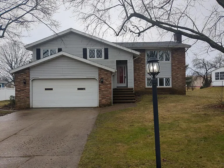 1791 Stoney Ridge Ct — Photo 2