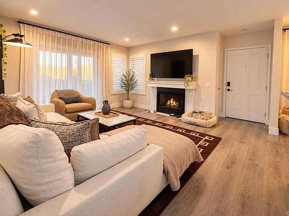 4th image of 2005 Lakeridge Cir Unit 103