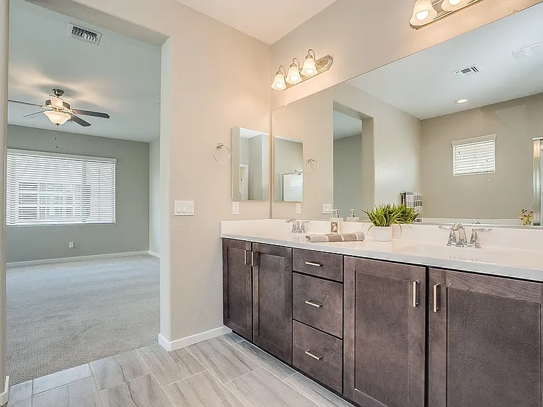 4742 E Tremaine Ave — Photo 21