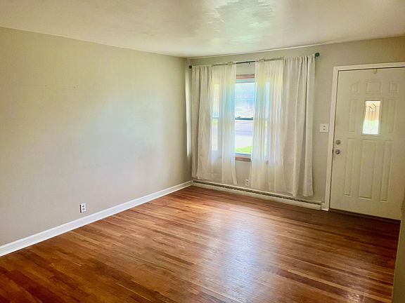 2nd image of 307 Iris Ln