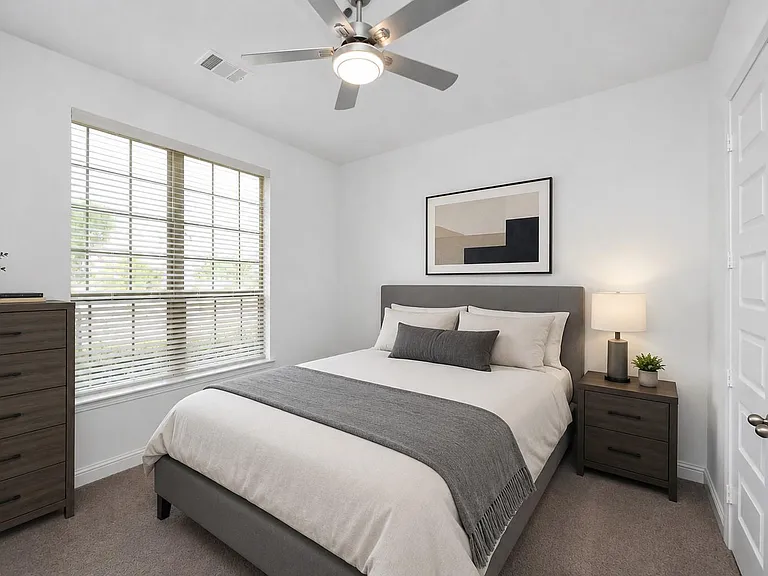 606 Round Lake Dr — Photo 20