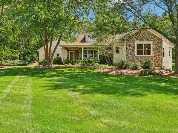 1011 Hilary Ln, Cary, IL 60013