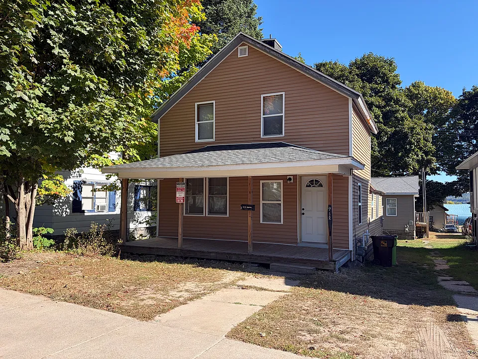 712 W Superior St