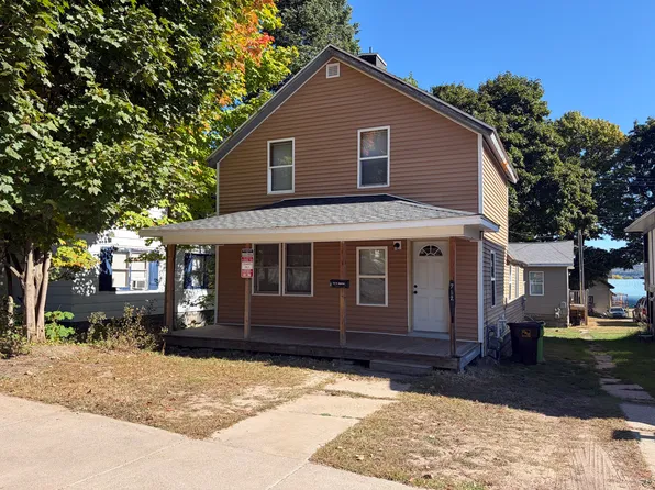 712 W Superior St, Munising, MI 49862