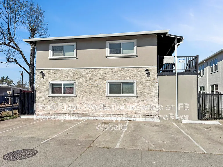 683 El Camino Ave #8 — Photo 5