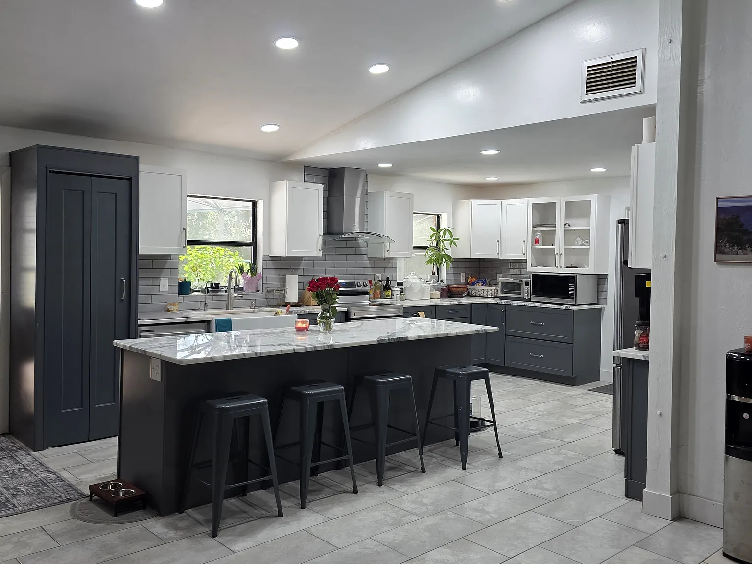 5 bed, 2667 sqft, $4,000 — Photo 3