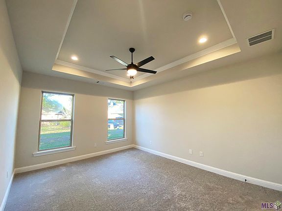 5th image of 16049 Knoll Creek Ave