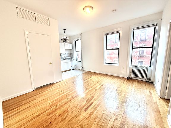 5th image of 224 Elizabeth St APT 15