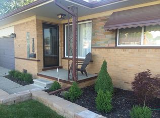 28335 Los Olas Dr, Warren, MI 48093