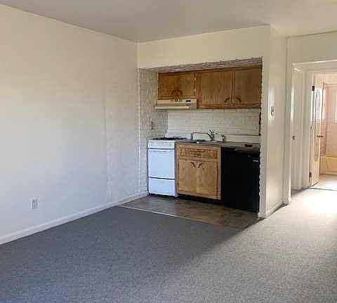 4th image of 431 Grand Ave #9