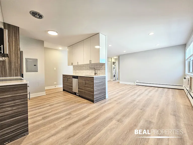 452 W Oakdale — Photo 47