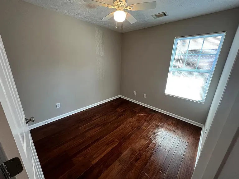 122 Nowell St #H — Photo 15