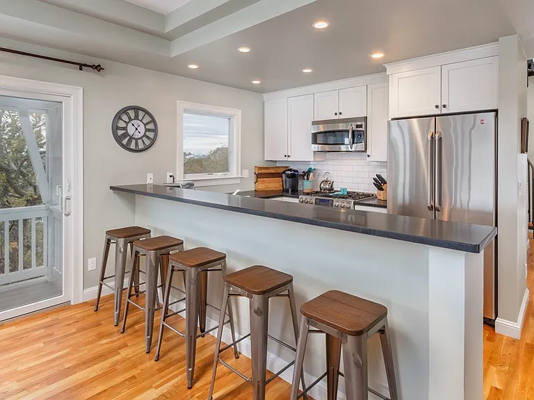 13 Girard Way — Photo 6