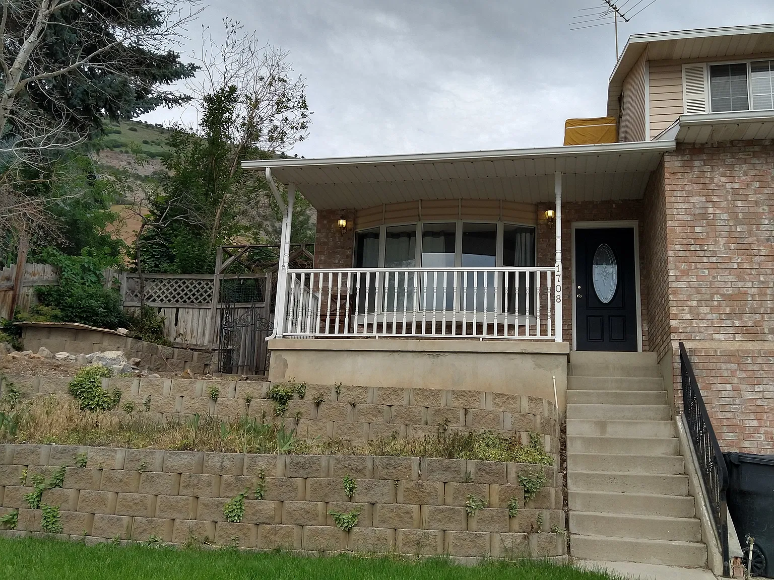 4 bed, 3.5 bath, 2132 sqft, $1,695 — Photo 1