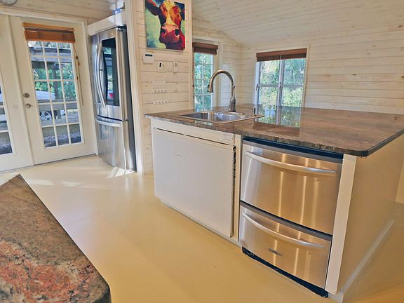 Kitchen, Sink, Dishwasher, Refrigerator