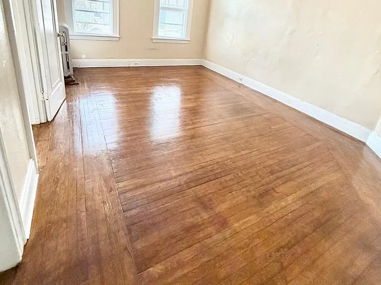 305 Main St #4 — Photo 4