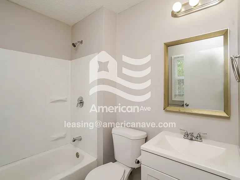 371203_014_wm_-_bathroom_13098667.jpg