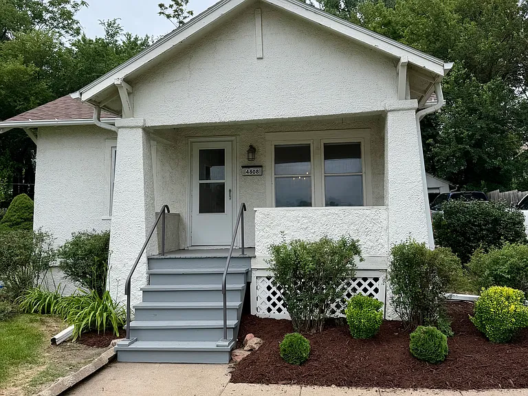 4808 Charles St — Photo 2