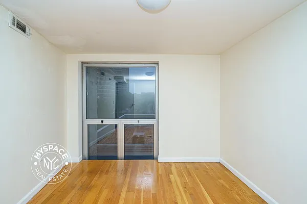 Rented by MySpaceNYC | media 7