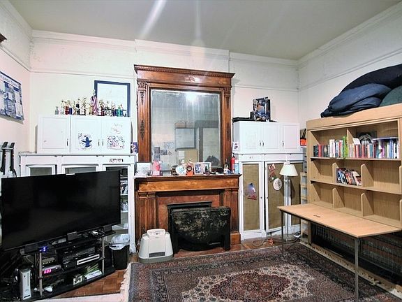 4th image of 29 W 76th St APT 4