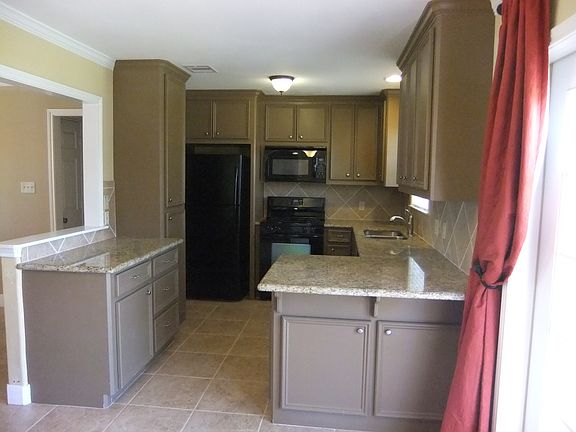 4th image of 2413 Pine St