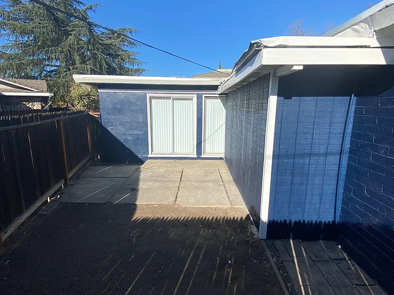 1182 Holmes Ct — Photo 10
