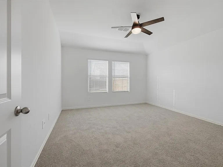 2222 Rannoch St — Photo 22