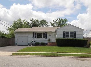 59 Calvert Ave, Commack, NY 11725