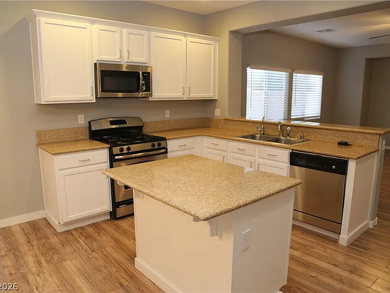 10642 Cave Ridge St — Photo 9