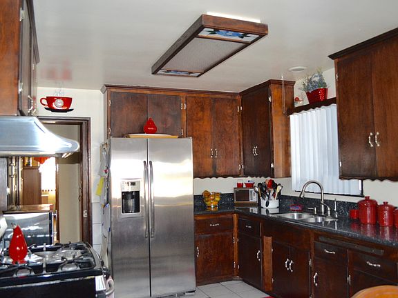 3rd image of 5415 Pine Ave
