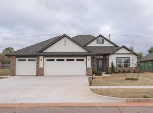 12129 SW 45th Ter, Mustang, OK 73064
