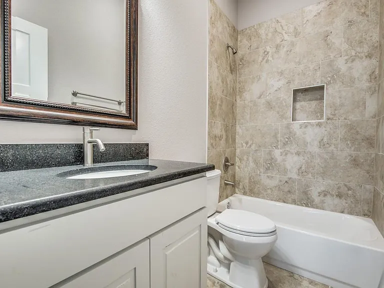 1004 Churchill Dr — Photo 11