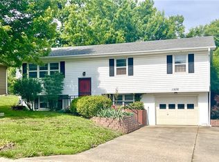 1505 Safari Dr, Saint Joseph, MO 64506