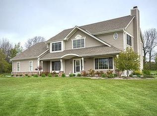 4058 Hawks Ridge Dr, Hubertus, WI 53033
