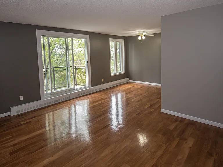 2100 Regent St — Photo 32