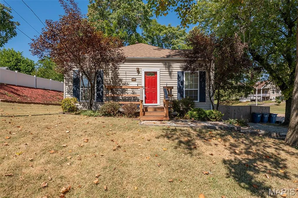 104 W Johnson St photo 1