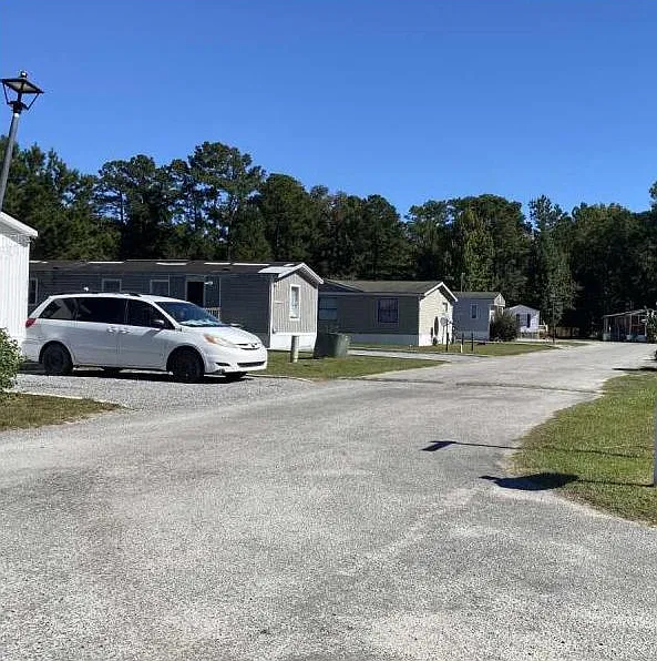 3 bed, 1275 sqft, $577 — Photo 2