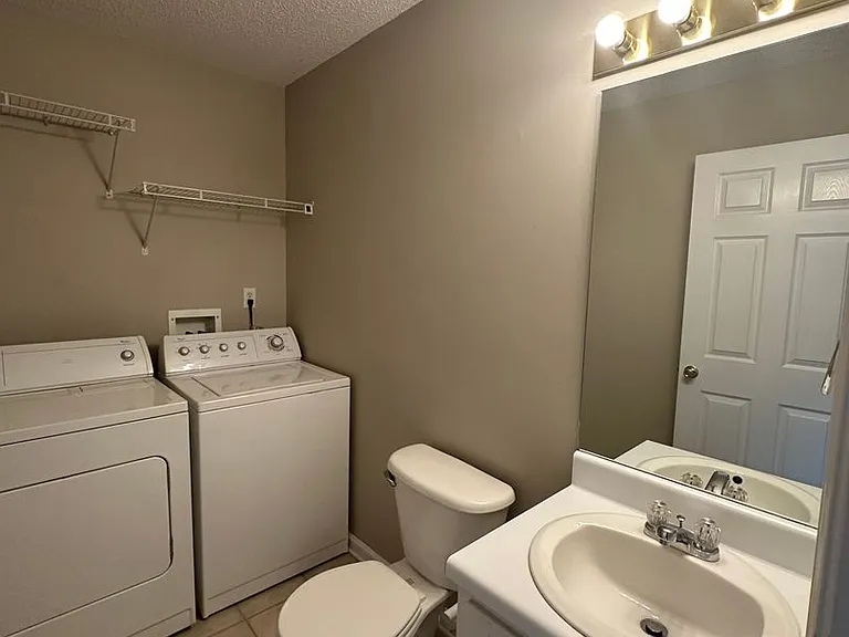 206 Foxchase Ln — Photo 4