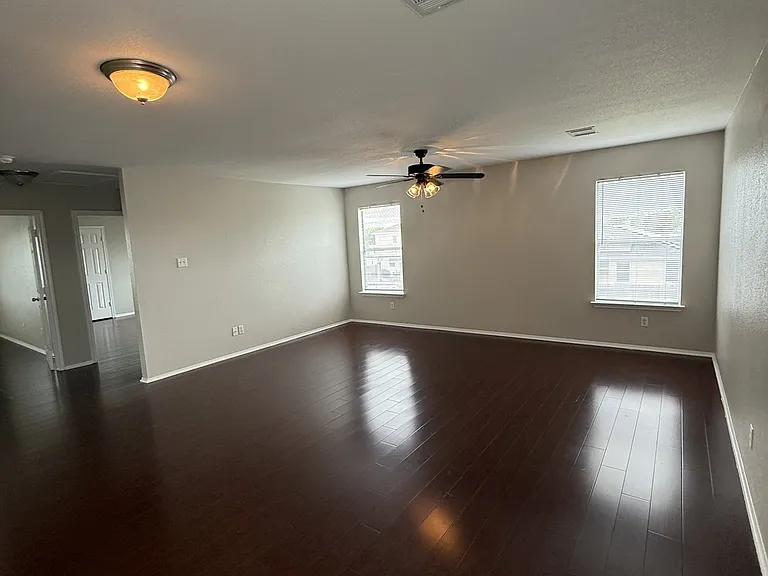 502 Constellation Dr — Photo 12