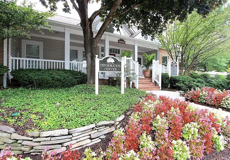 Elms Centreville — Photo 1