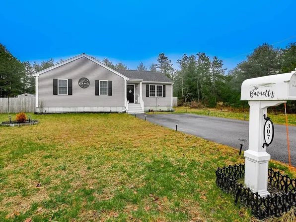 307 Charge Pond Rd, Wareham, MA 02571