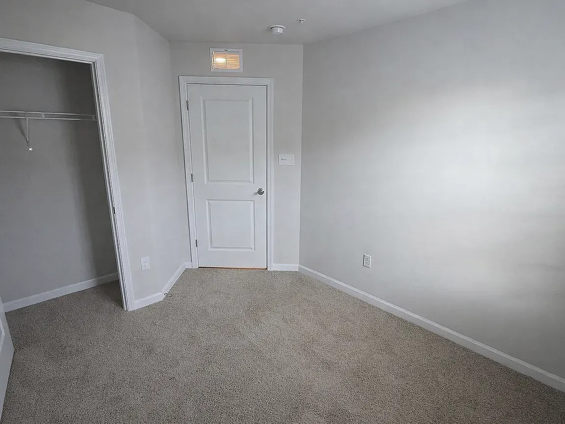 3 bed, 1962 sqft, $3,399 — Photo 3