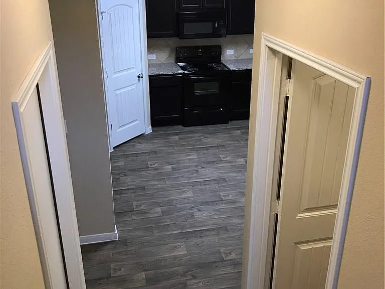 3201 Ortman Dr — Photo 25