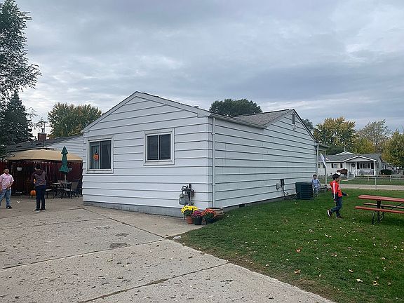 3rd image of 1282 Wendell Ave